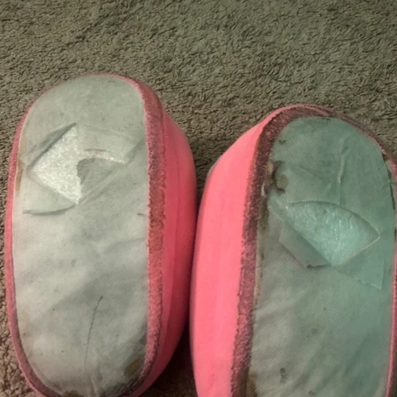 Hello kitty slippers worn - Picture 2 of 4